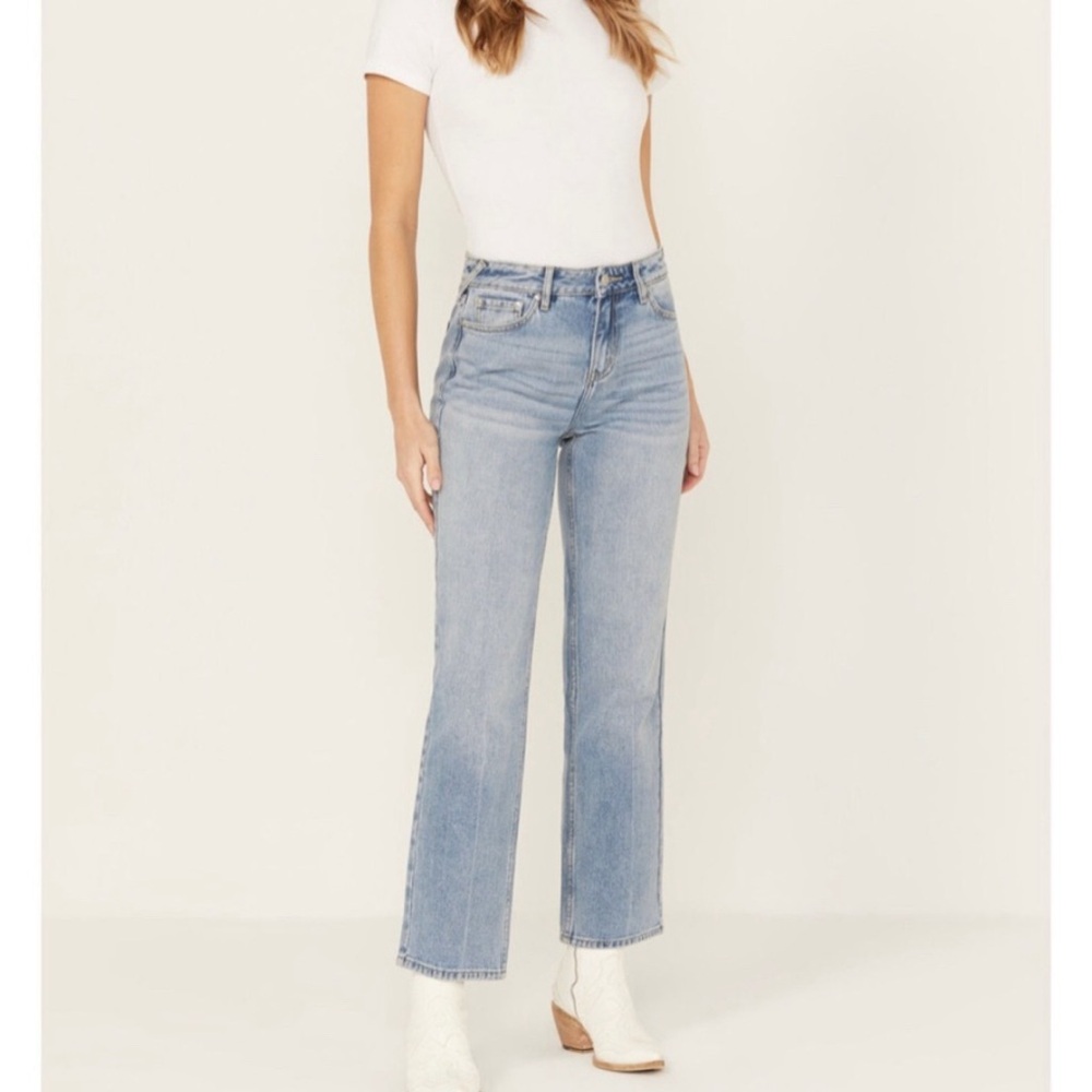 CLEO + WOLF WOMEN'S MEDIUM WASH MID RISE SLIM STRAIGHT ANKLE JEANS